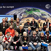 Ein Foto aus Vor-Corona-Zeiten: Raumfahrtstudierende der JMU zu Besuch im European Space Operations Center. Dank der neuen Vereinbarung werden solche Veranstaltungen künftig einfacher durchführbar.