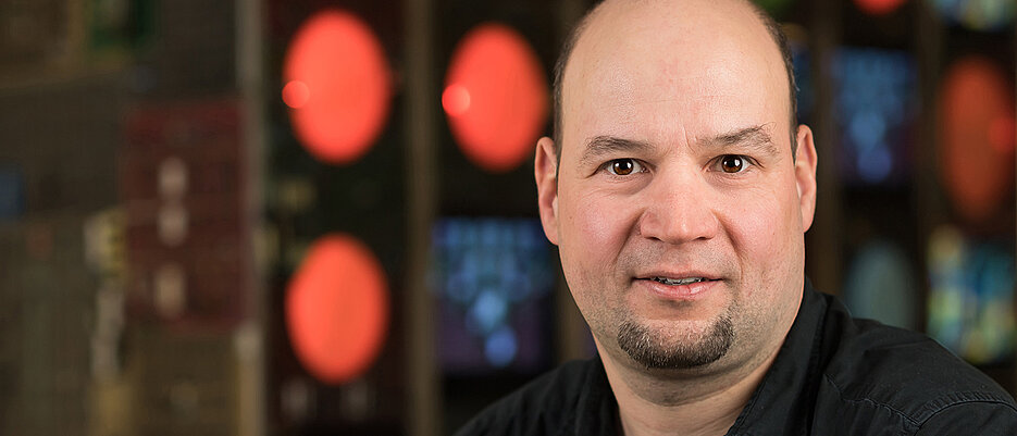Ingo Scholtes ist neuer Professor für Machine Learning for Complex Networks an der JMU.