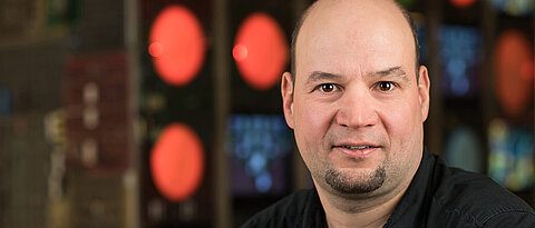 Ingo Scholtes ist neuer Professor für Machine Learning for Complex Networks an der JMU.