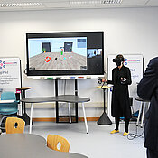 Präsentation eines virtuellen Raums im DigiPäd-
Labor.