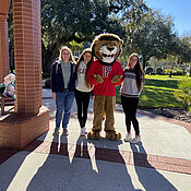 Der Flagler Lion ist das Maskottchen des Colleges.