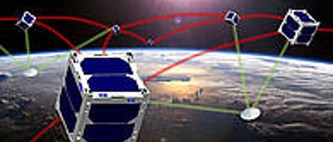 Mehrere Kleinsatelliten und Bodenstationen werden so gesteuert, dass sie in einem leistungsfähigen Netzwerk zusammenarbeiten: An diesem Ziel arbeiten Informatiker der Universität Würzburg. Bild: Institut für Informatik, Uni Würzburg