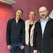 Beim Kickoff-Meeting für das ROOT-Projekt an der Uni Würzburg: Professor Jörg Müller, Professorin Claudia Künzer und Professor Samuel Kounev.