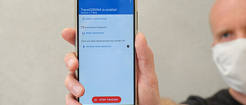 Die in Deutschland entwickelte App TraceCORONA ermöglicht effiziente und umfassende Pandemie-Rückverfolgung ohne Preisgabe persönlicher Daten. Daran beteiligt war auch die Uni Würzburg.